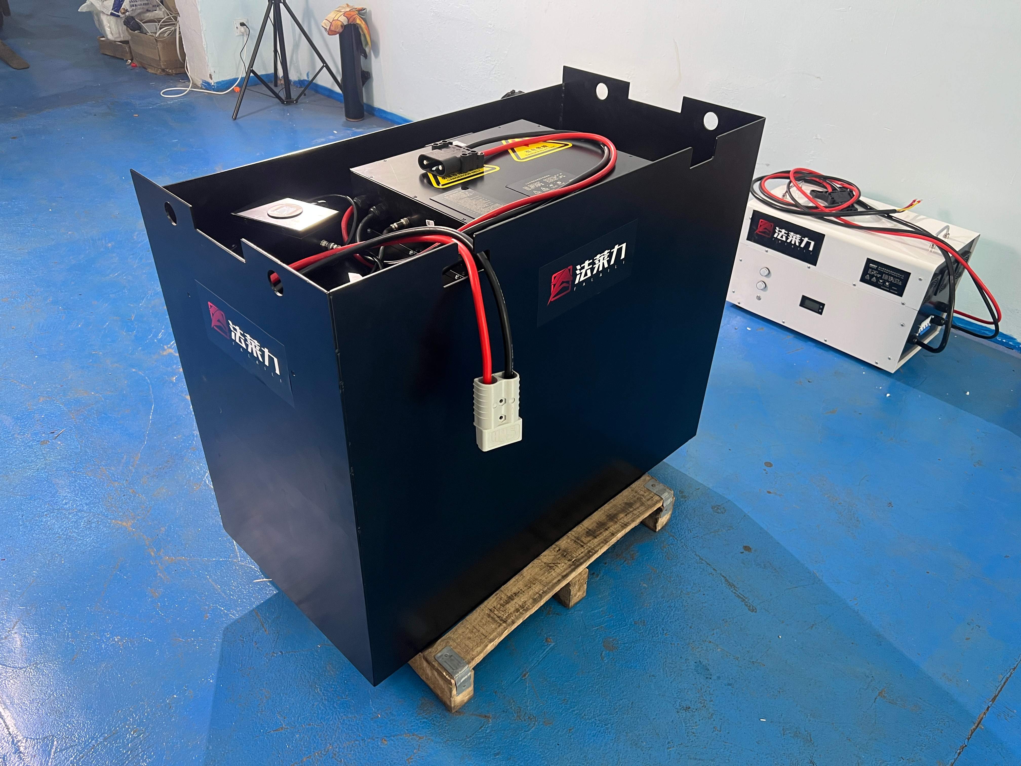 合力2T/2.5T電動(dòng)叉車蓄電池 原鉛酸電池48V 600AH改磷酸鐵鋰電池51.2V 560AH 合力2T/2.5T電動(dòng)叉車蓄電池 原鉛酸電池48V 600AH改磷酸鐵鋰電池51.2V 560AH