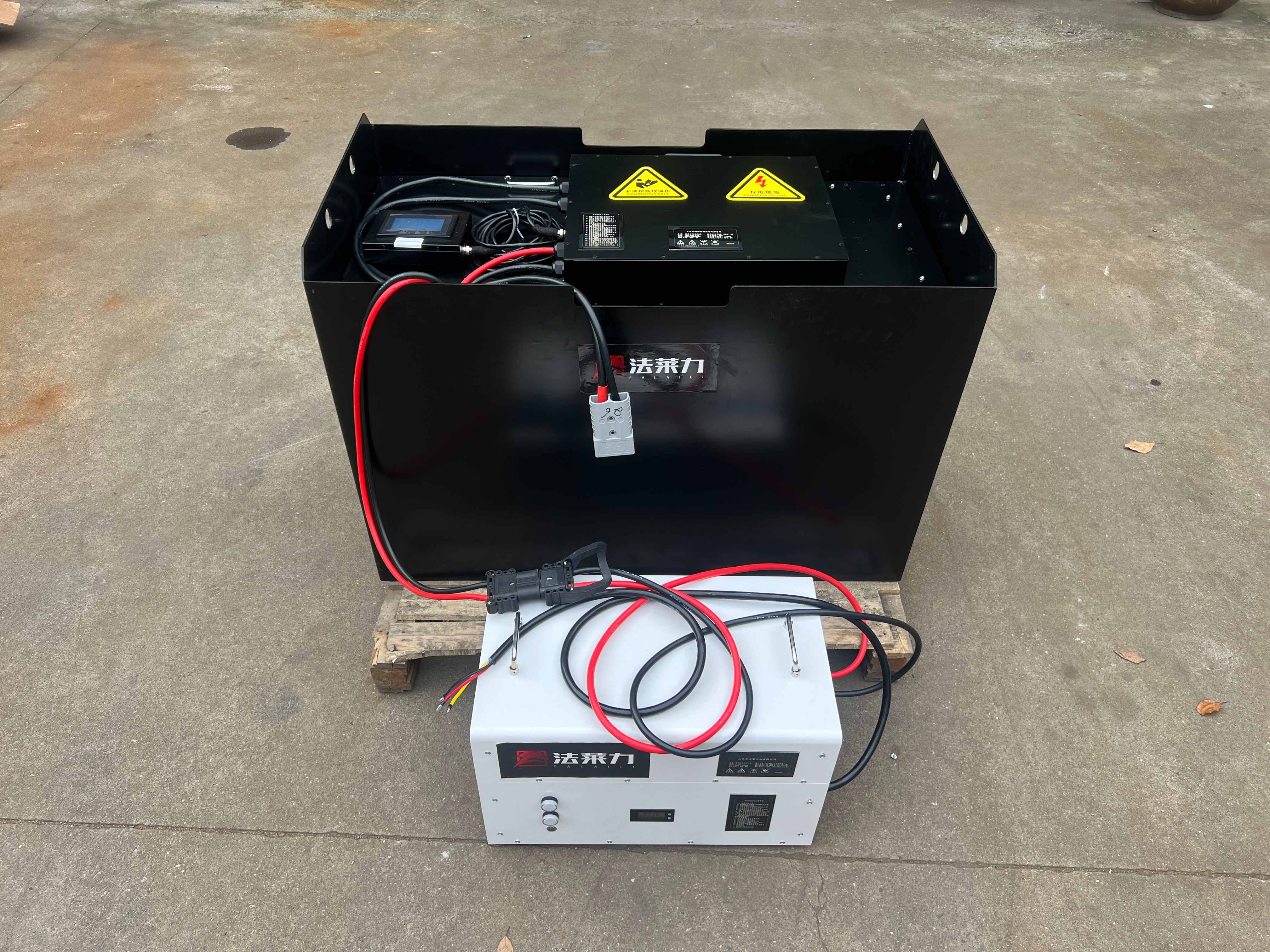 臺(tái)勵(lì)福3T/3.5T叉車(chē)鉛酸蓄電池80V 500AH改為磷酸鐵鋰電池 80V 300AH 臺(tái)勵(lì)福3T/3.5T叉車(chē)鉛酸蓄電池80V 500AH改為磷酸鐵鋰電池 80V 300AH