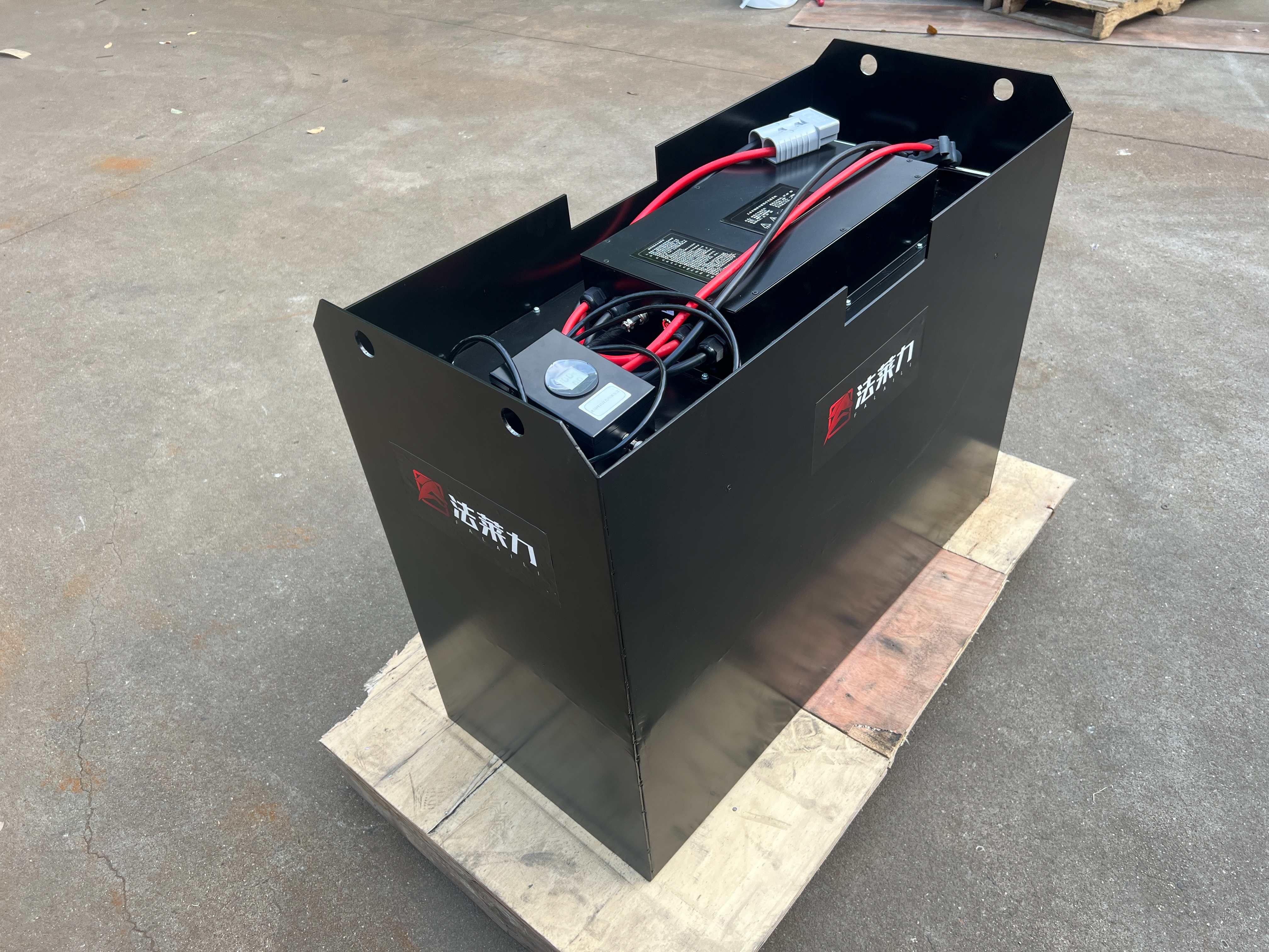 臺勵福1.5T電動叉車鉛酸蓄電池48V 500AH改為磷酸鐵鋰電池 51.2V 300AH 臺勵福1.5T電動叉車鉛酸蓄電池48V 500AH改為磷酸鐵鋰電池 51.2V 300AH