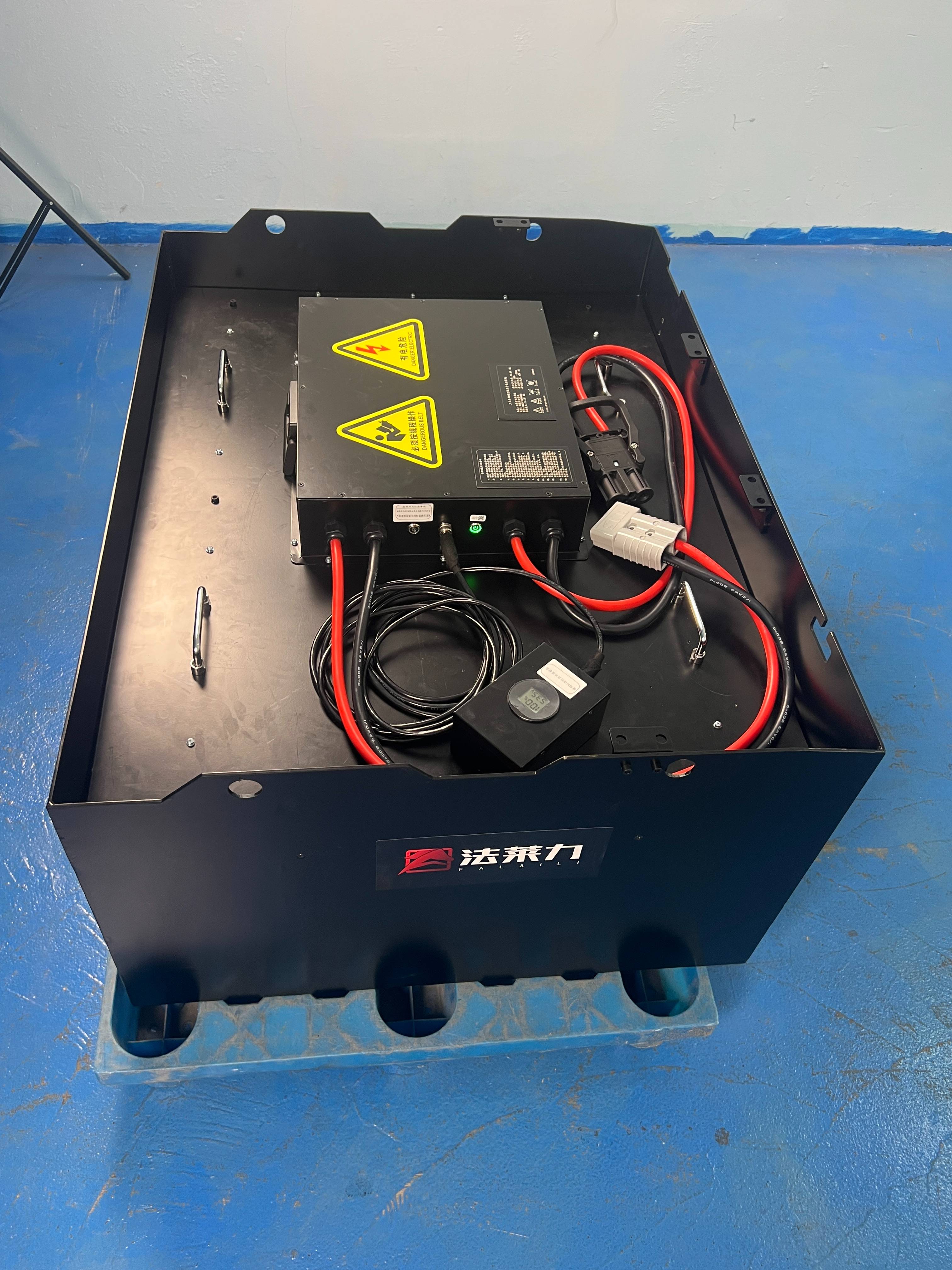 中聯(lián)重科2T/2.5T電動叉車鉛酸電池改鋰電池 原鉛酸電池48V630AH改為鋰電池51.2V560AH 中聯(lián)重科2T/2.5T電動叉車鉛酸電池改鋰電池 原鉛酸電池48V630AH改為鋰電池51.2V560AH