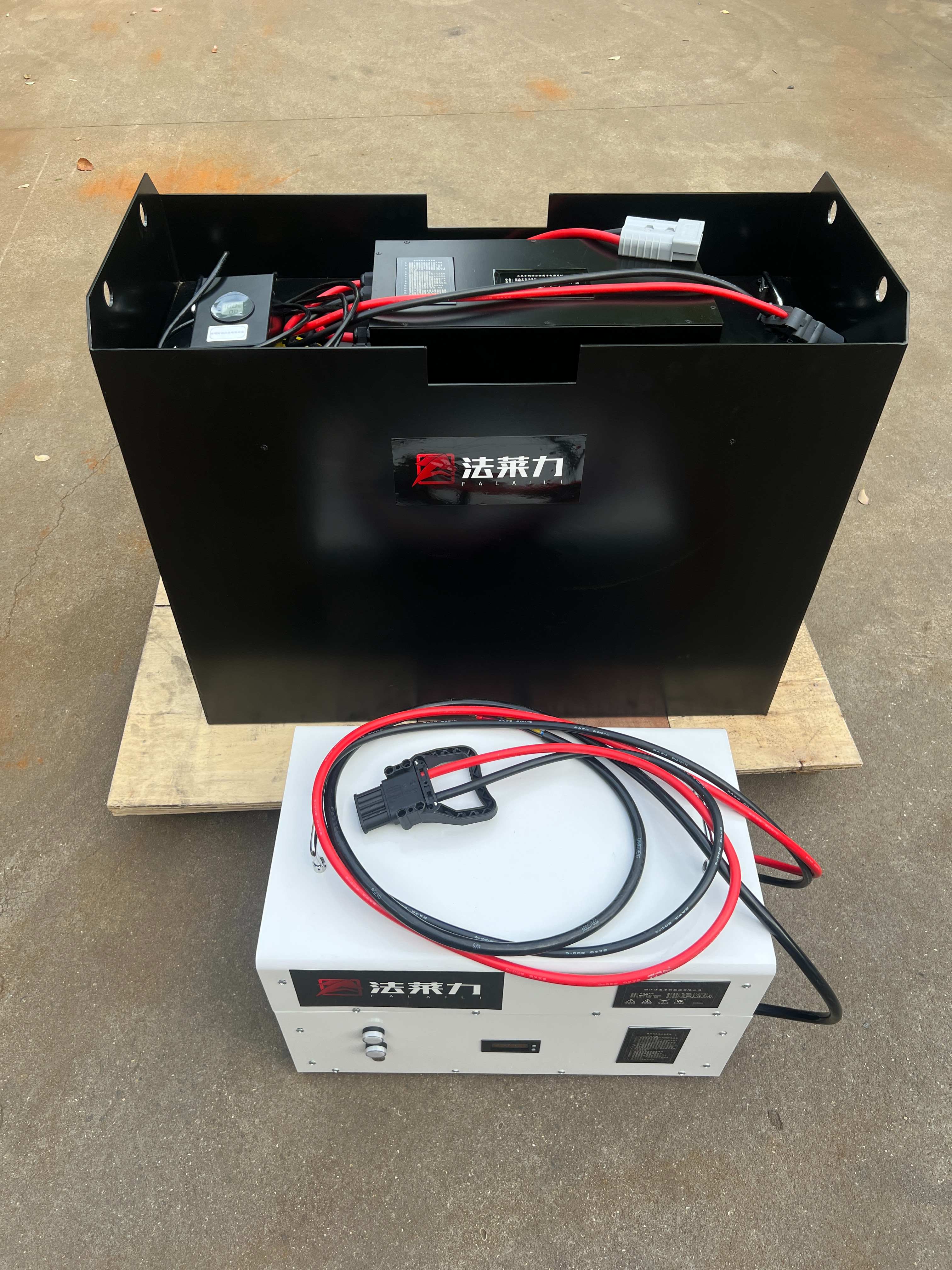 臺勵福1.5T電動叉車鉛酸蓄電池48V 500AH改為磷酸鐵鋰電池 51.2V 300AH 臺勵福1.5T電動叉車鉛酸蓄電池48V 500AH改為磷酸鐵鋰電池 51.2V 300AH