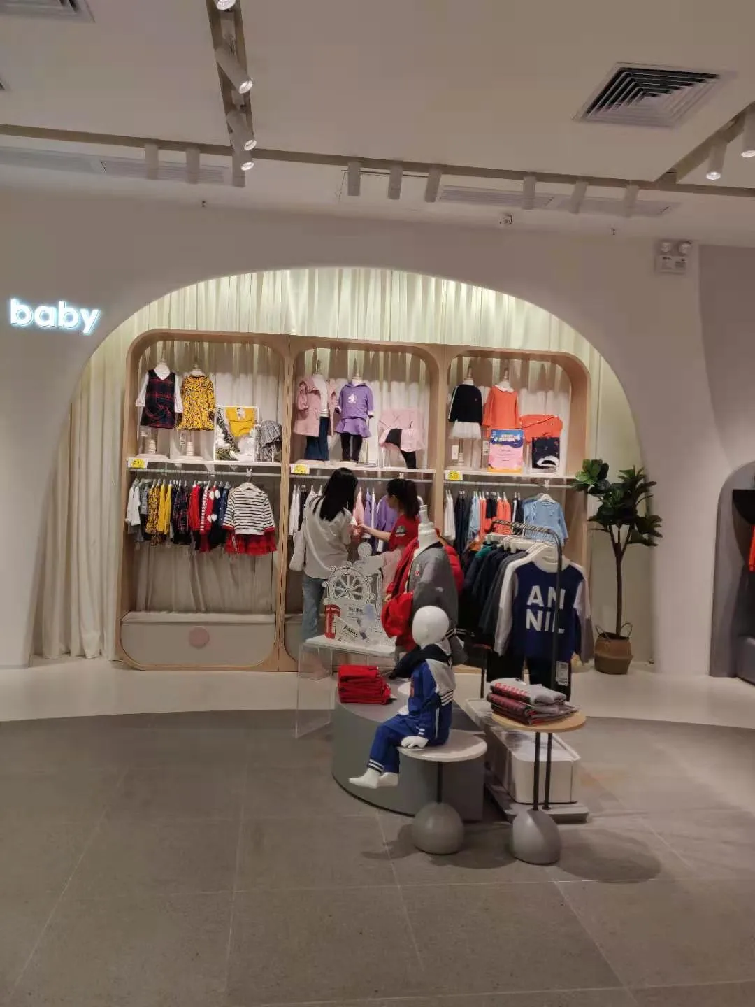 kidswear store display