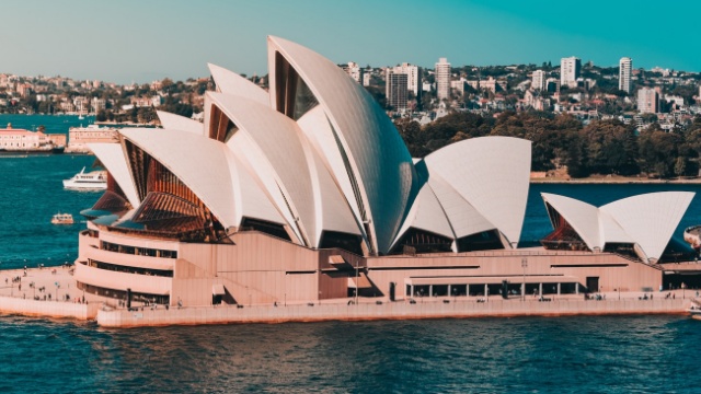 上海辦理雇主擔保需要什么條件 歡迎來電 瓔騰教育科技供應;