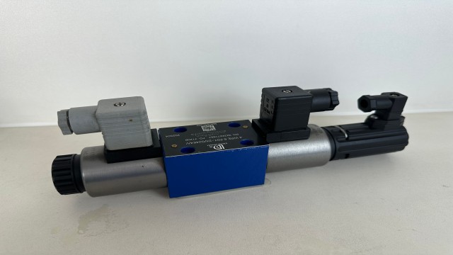 鋼廠比例伺服閥石油化工 抱誠(chéng)守真 安徽德銳邁液壓機(jī)械供應(yīng)