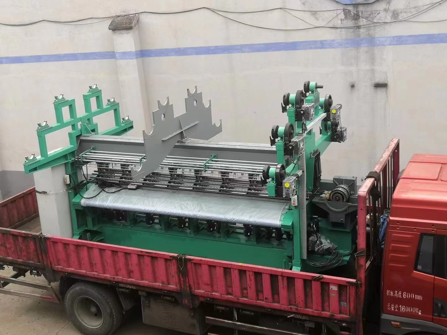 駕馭織物未來，揭秘壓紗板經(jīng)編機(jī)的魅力