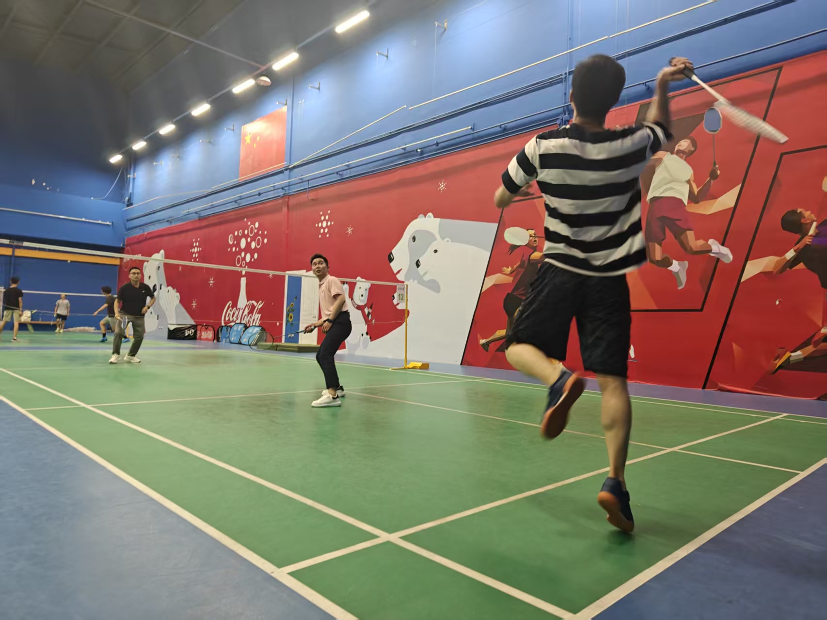 挥洒活力，乐享健康！公司羽毛球场地福利来袭