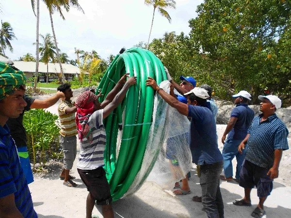 馬爾代夫小島的油品輸送系統