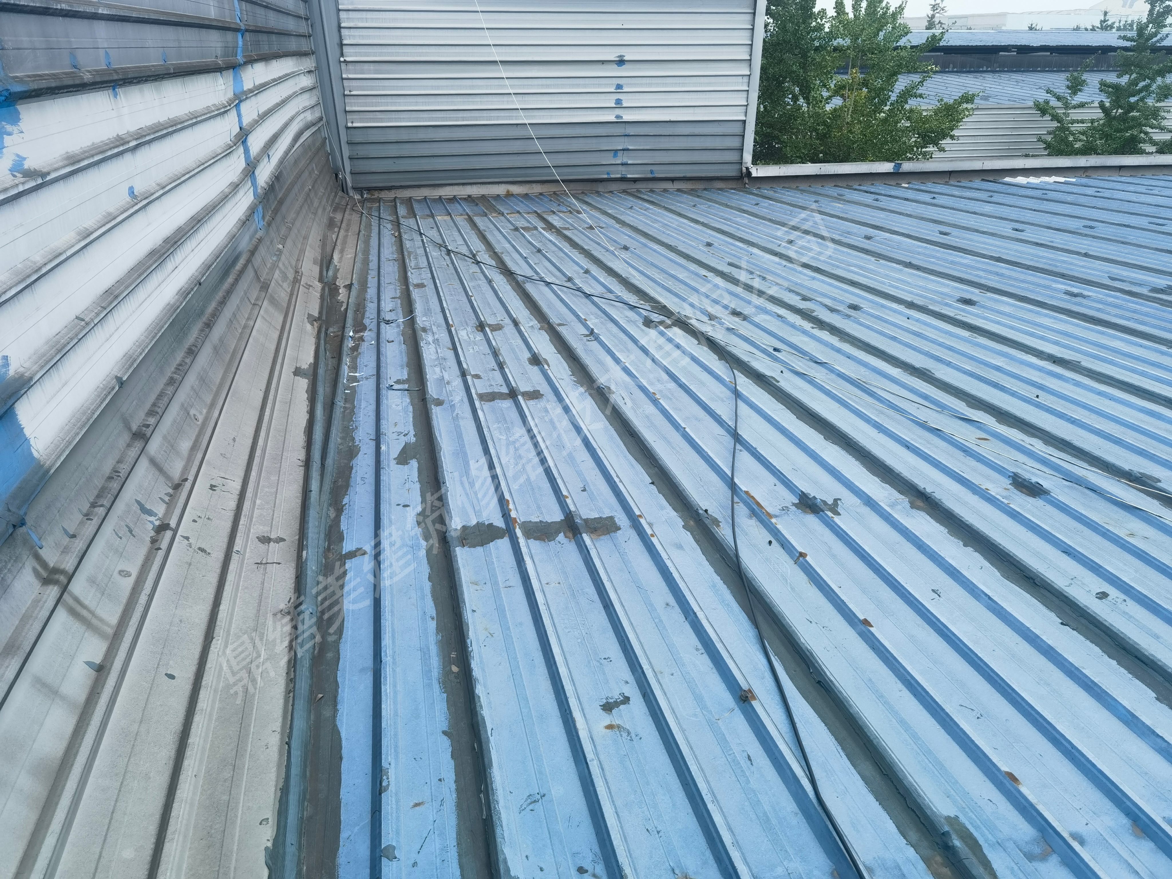 彩钢屋面改造防水：鼎缮美建筑修缮的系统化解决方案