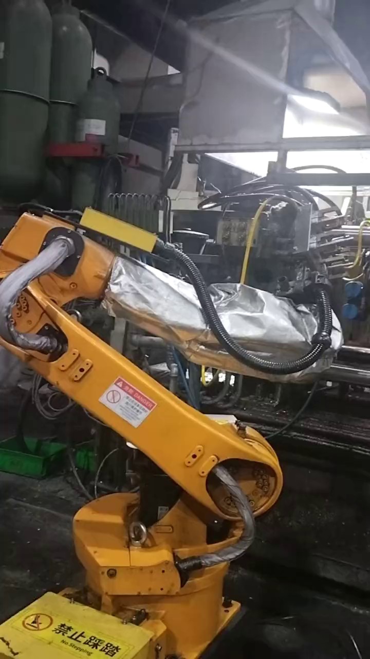 湖州压铸机取件机器人抓夹,取件机器人